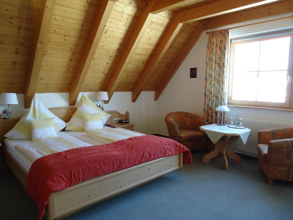 Berghotel Schiller Schonach im Schwarzwald 객실 사진
