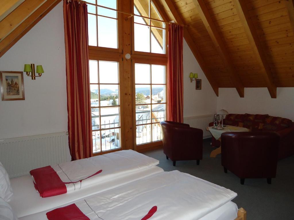 Berghotel Schiller Schonach im Schwarzwald 객실 사진